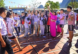 Cận cảnh niềm vui của các thành viên khi vô địch kéo co năm thứ 3
